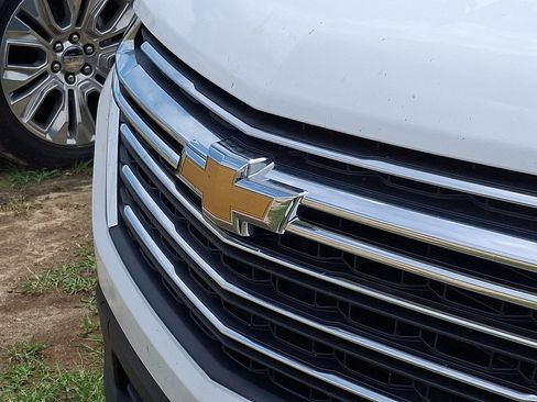 Used 2023 Chevrolet Traverse LT FWD image 4