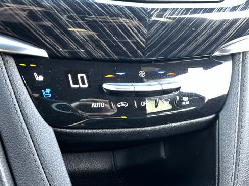 Used 2025 Cadillac XT6 Premium Luxury FWD image 22