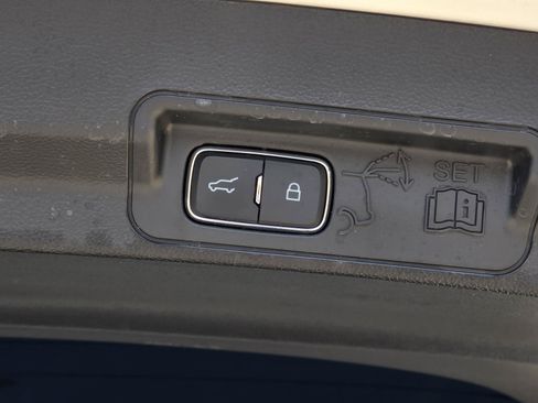 Used 2025 Ford Explorer Active RWD image 9