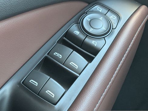 Used 2020 Buick Enclave Avenir w/ Avenir Technology Package image 24