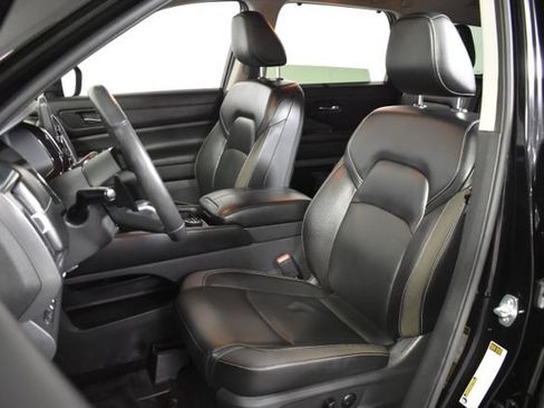 Used 2023 Nissan Pathfinder SL AWD/4WD image 9