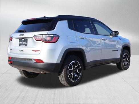 Used 2025 Jeep Compass Trailhawk AWD/4WD image 6