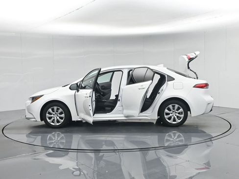 Used 2025 Toyota Corolla LE image 36