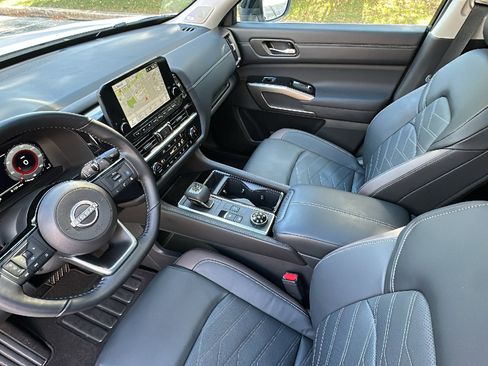 Used 2025 Nissan Pathfinder Platinum image 22