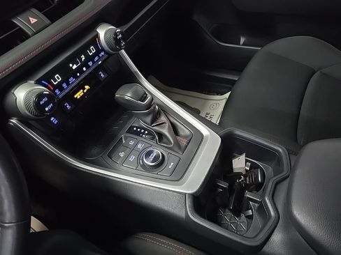 Used 2022 Toyota RAV4 SE w/ Weather & Moonroof Package AWD/4WD image 27
