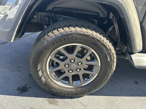 Used 2020 Jeep Gladiator Overland w/ Trailer Tow Package image 20