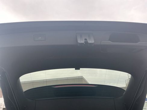 Certified 2025 Volkswagen Tiguan SEL R-Line image 17