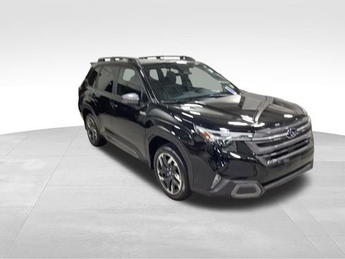 Used 2025 Subaru Forester Limited image 17