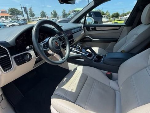 Used 2022 Porsche Cayenne Platinum Edition AWD/4WD image 16