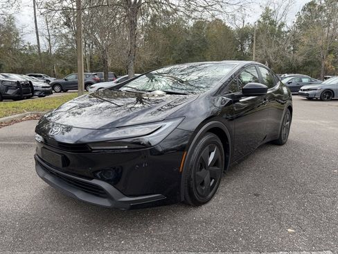 Used 2024 Toyota Prius LE image 3