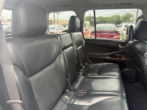 Used 2014 Lexus LX 570 4WD w/ Luxury Package image 32