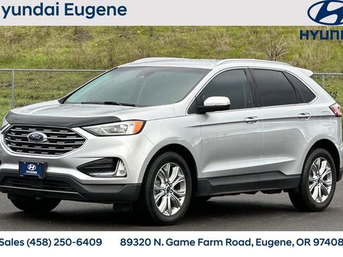 Used 2019 Ford Edge Titanium w/ Cold Weather Package image 9