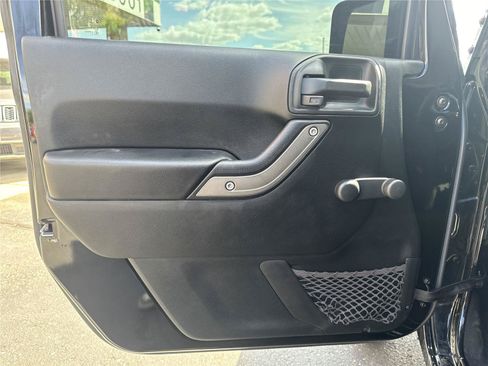 Used 2017 Jeep Wrangler Sport w/ Connectivity Group AWD/4WD image 14