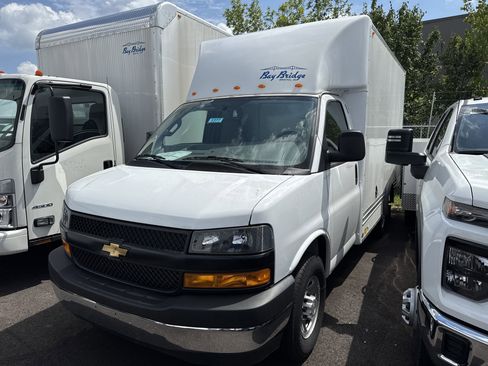 New 2024 Chevrolet Express 3500 w/ Power Convenience Package RWD image 4