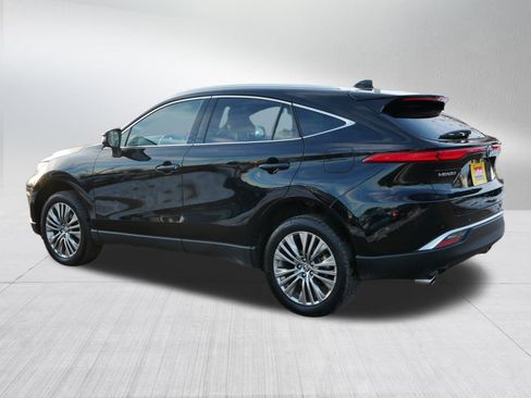 Used 2024 Toyota Venza XLE image 10