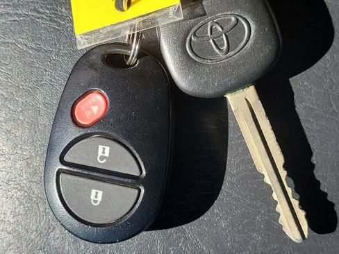 Used 2014 Toyota Tacoma PreRunner image 30