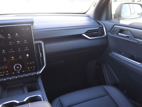 Used 2024 GMC Acadia Elevation w/ Black Edition image 13