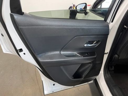 Used 2025 Nissan Kicks SV FWD image 19