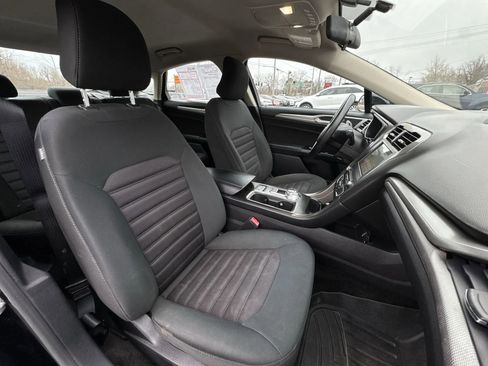 Used 2017 Ford Fusion SE w/ Fusion SE Technology Package image 25