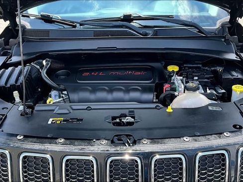 Used 2018 Jeep Compass Latitude w/ Popular Equipment Group FWD image 31