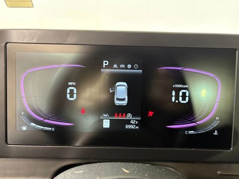 Used 2025 Kia Sportage LX image 17