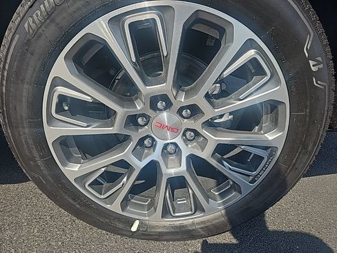 New 2026 GMC Yukon XL Denali AWD/4WD image 9