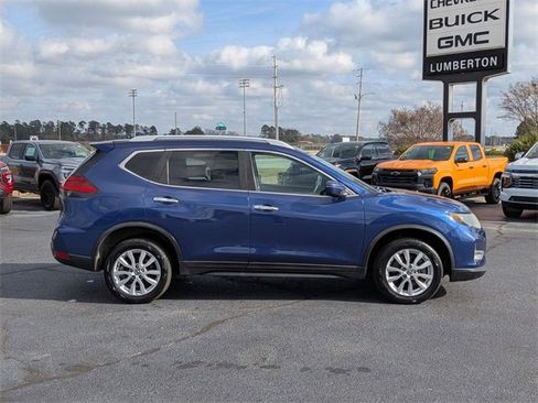 Used 2017 Nissan Rogue SV w/ SV Family Package image 2