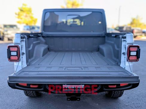 Used 2023 Jeep Gladiator Rubicon w/ LED Lighting Group AWD/4WD image 11