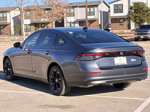 Certified 2025 Honda Accord SE image 4