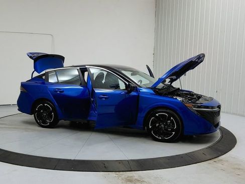 New 2026 Nissan Sentra SR w/ Floor Mat Package FWD image 9