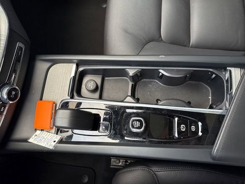 Used 2025 Volvo XC60 B5 Plus image 54