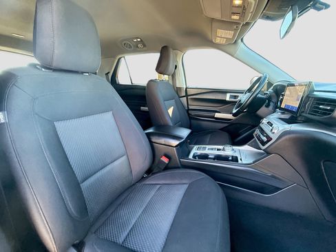 Used 2022 Ford Explorer XLT image 29