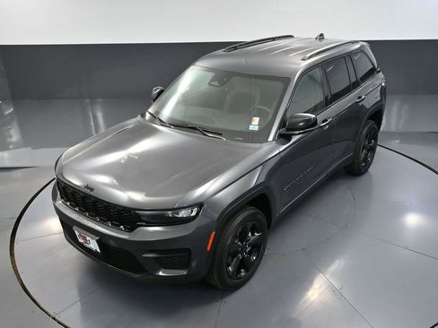 Used 2023 Jeep Grand Cherokee Altitude AWD/4WD image 58