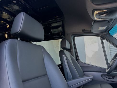 Used 2024 Mercedes-Benz Sprinter 3500 image 17