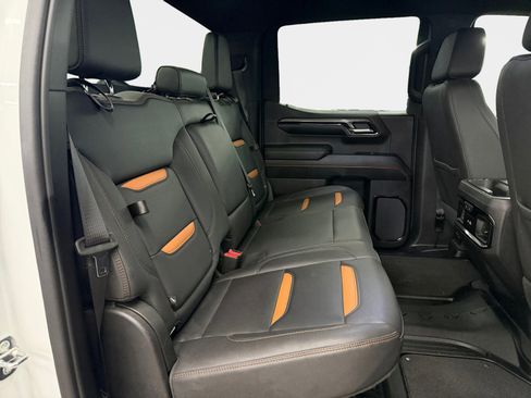 Used 2023 GMC Sierra 1500 AT4 w/ Technology Package AWD/4WD image 11