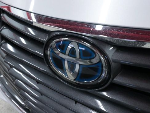 Used 2021 Toyota Avalon XLE w/ Moonroof Package image 35