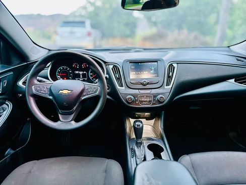 Used 2018 Chevrolet Malibu LS w/ LPO, Convenience Package 1 FWD image 17