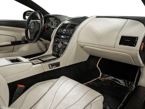 Used 2015 Aston Martin DB9 Volante image 2