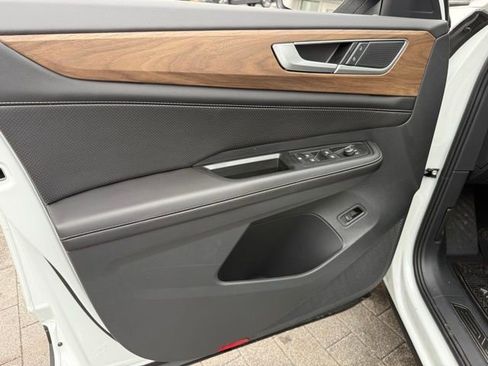 New 2026 Volkswagen Atlas SE image 8