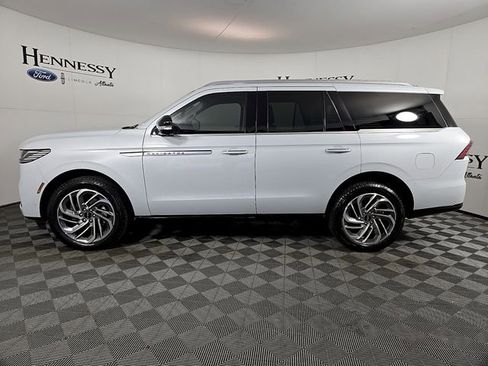 New 2025 Lincoln Navigator Reserve AWD/4WD image 8