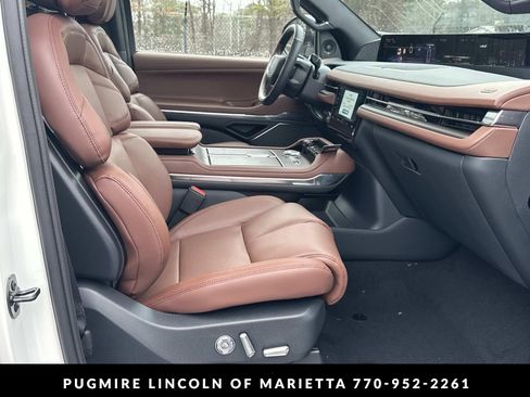 New 2026 Lincoln Navigator Reserve AWD/4WD image 13