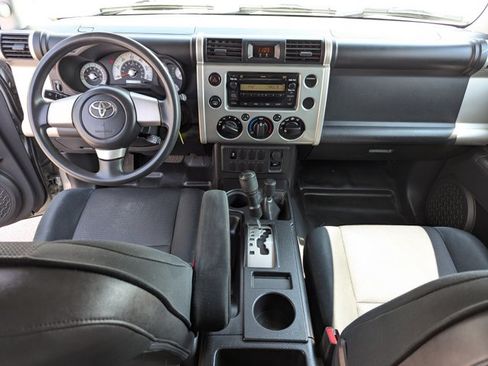 Used 2010 Toyota FJ Cruiser 4WD image 17