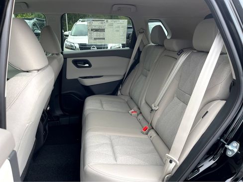 Used 2025 Nissan Rogue SV FWD image 11