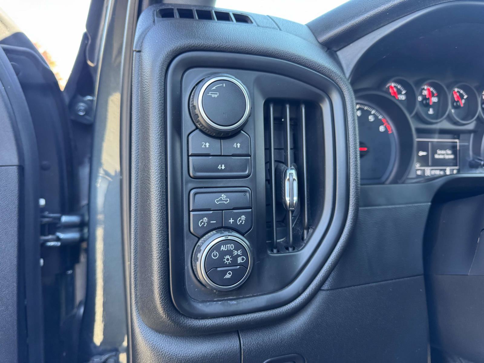 Used 2020 Chevrolet Silverado 2500 Custom w/ Custom Value Package AWD/4WD image 24