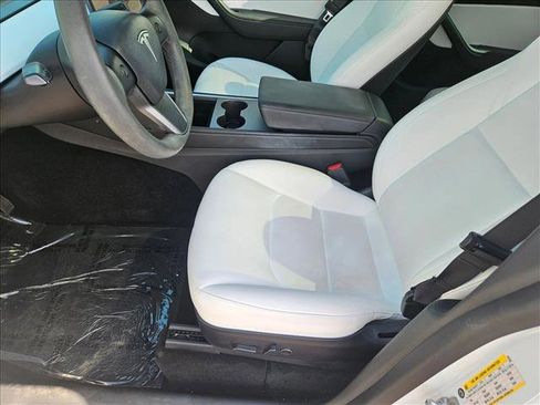 Used 2022 Tesla Model Y Long Range AWD/4WD image 16
