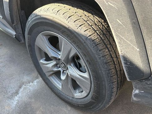 Used 2024 Toyota RAV4 XLE w/ Convenience Package image 10