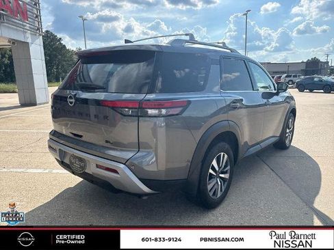 Certified 2025 Nissan Pathfinder SL w/ Black Appearance Package FWD image 6