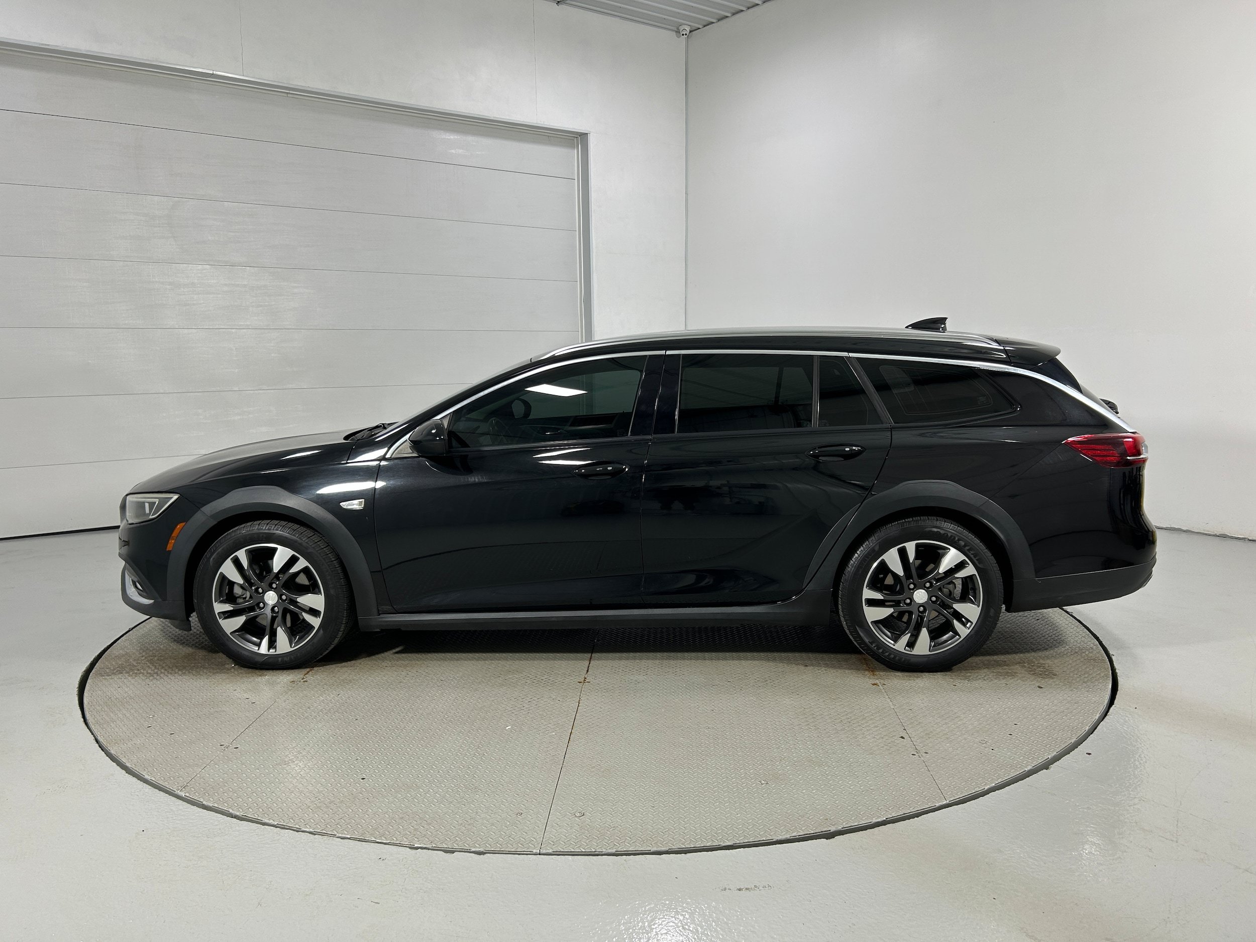 Used 2018 Buick Regal Preferred w/ Sights and Sounds Package AWD/4WD image 20