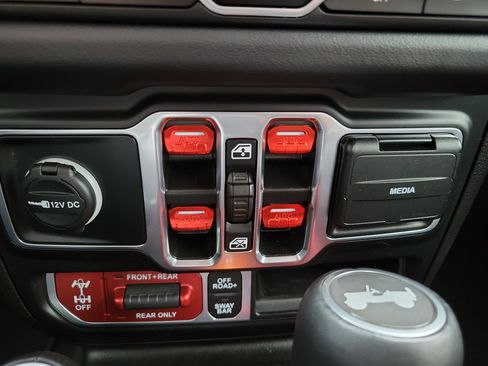 Used 2024 Jeep Wrangler Unlimited Rubicon image 35