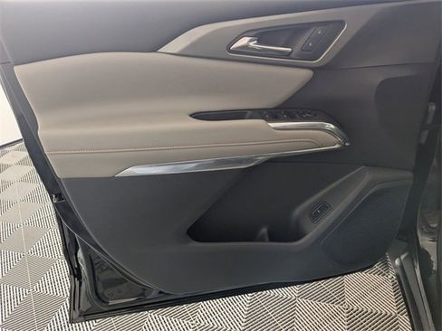 Used 2025 Chevrolet Traverse LT image 10